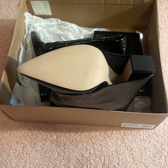 BRAND NEW Steve Madden heels - Picture 2 of 5